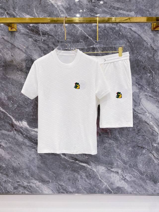 Gucci 2025春夏 短套装来袭！大眼颗粒面料最经典刺绣条纹短袖套装 迪奥 时尚休闲运动套装 摸起来舒适 穿起来更舒适 面料久穿常新 简约时尚 手感非常舒适