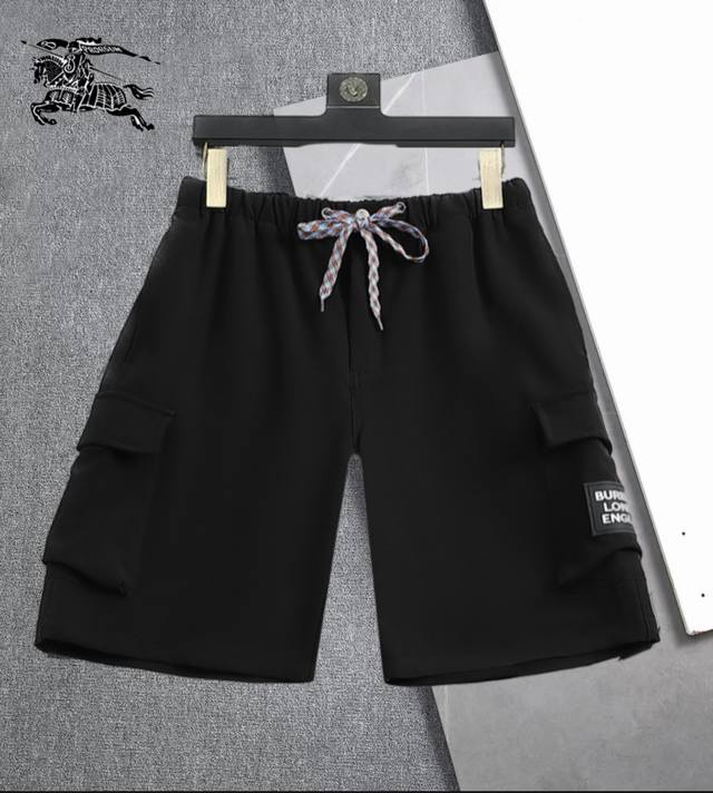 最新高品质巴宝莉Burberry夏季休闲短裤，平纹高密弹力涤纶面料，具有超强透气性，排湿性和抗紫外线能力。穿着柔和舒适；Logo极具品牌文化和流行设计；三标齐，