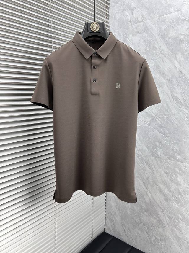 爱马‘’Ss25夏季新款翻领Polo衫 高品质珠地棉材质 雍容华贵的品牌风格，客供进口面料 做出来的衬衫也是版型垂顺挺括，并且还抗皱抗起球，贴身穿着也是极为舒适