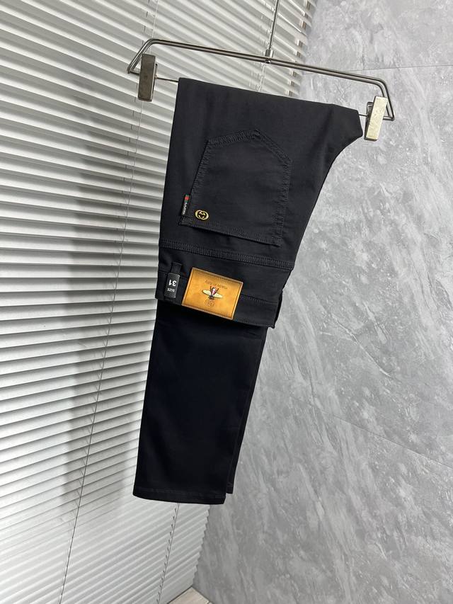 古‘’早春薄款男士新款高级时装休闲牛仔裤，原单1:1好货，简洁大气 ，专柜同款支持验货简约时尚，从容百搭，舒适专柜同款支持验货，百年奢侈品牌，英伦传统高贵的设计