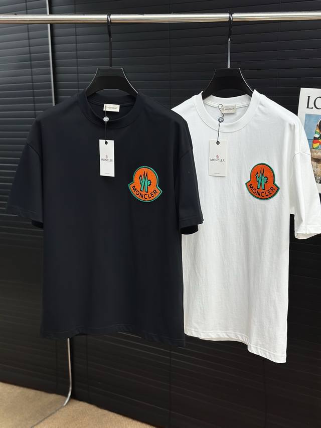 Gucc古奇2025春夏新款男女同情侣款休闲宽松棉质圆领短袖T恤衫！贸易公司渠道稀出，同步官网发售 ！客供进口100%棉面料制成，面料手感亲肤柔软细腻，衣身全景