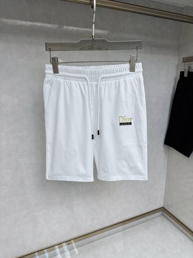 迪奥 2025夏季新款休闲短裤！官网同步发售。品牌经典Logo休闲裤 ，定制面料，舒适度极好，手触感强烈。辨识度极高，完美品相工艺。 尺码：M-3Xl
