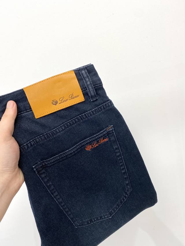 Lp、2025最新品，专柜同步有售，原单狠货，水洗休闲牛仔裤，进口原版水洗弹力面料，舒适有弹性，原版五金辅料装饰Logo，版型超正，档次极高，专柜品质，上身时尚