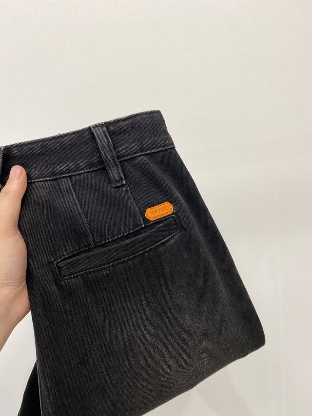 Tf、2025最新品，专柜同步有售，原单狠货，水洗休闲牛仔裤，进口原版水洗弹力面料，舒适有弹性，原版五金辅料装饰Logo，版型超正，档次极高，专柜品质，上身时尚