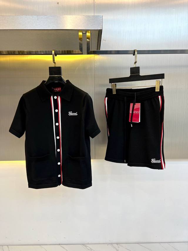 Gucci、25年春夏季新款运动休闲套装，外贸公司订单顶级品质，完胜，意大利客供进口面料，顺滑细腻，贴身穿着首选，定制螺纹，资深裁缝立体剪裁，工艺做工极其讲究，
