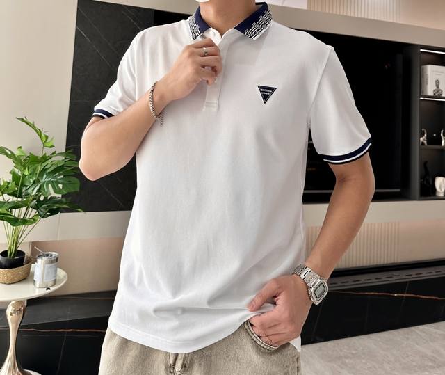 Bv 202了春夏 官网同步 熟男 轻熟男 最爱款式 经典大气百搭商务休闲Polo领T恤 采用进口双丝光珠地棉面料 舒适透气 质感细腻 超柔软亲肤触感！翻领设计