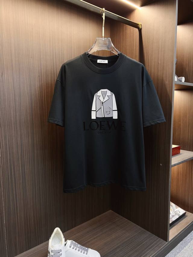 罗意威 2025Ss春夏高品质情侣款短袖T恤，甄选260克古驰双纱潮牌棉，工艺品级别，辅料顶真，车线做工符合精品要求，超级好搭配，落肩款，品质及剪裁设计都堪称一
