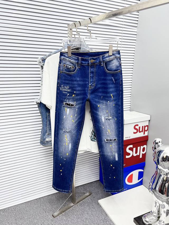 Lv 2025 春夏款新品 专柜有售 实体店极品牛仔裤专柜原版1:1好货，适合各个年龄段。市场最高版本的欧洲进口面料。舒适柔软亲肤，上身效果超级棒时尚百搭，笔挺
