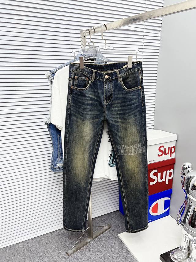 纪梵希 2025 春夏款新品 专柜有售 实体店极品牛仔裤专柜原版1:1好货，适合各个年龄段。市场最高版本的欧洲进口面料。舒适柔软亲肤，上身效果超级棒时尚百搭，笔