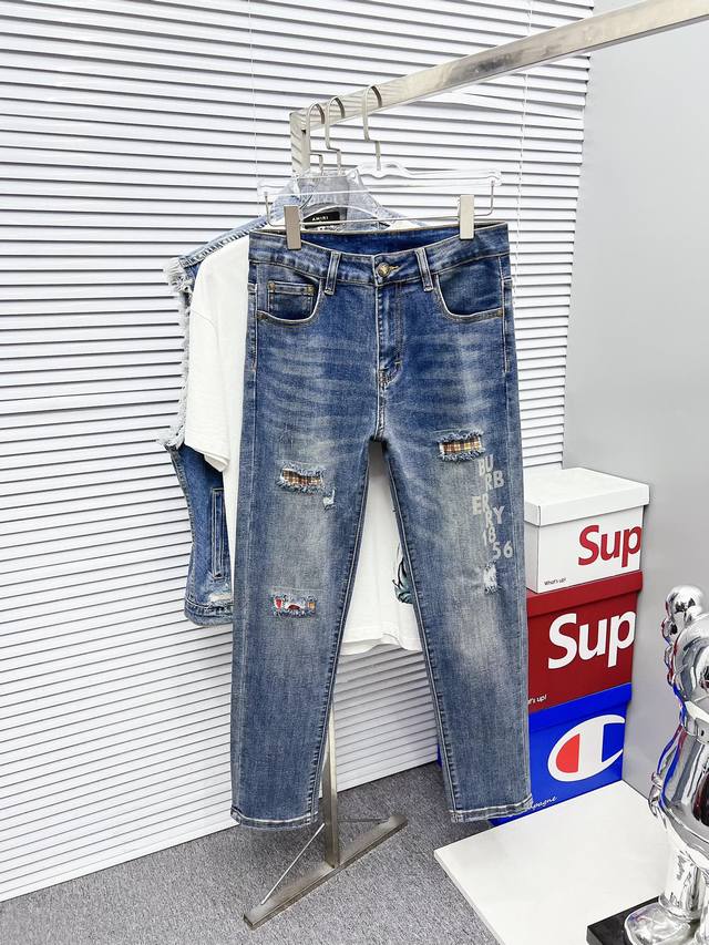 巴宝莉 2025 春夏款新品 专柜有售 实体店极品牛仔裤专柜原版1:1好货，适合各个年龄段。市场最高版本的欧洲进口面料。舒适柔软亲肤，上身效果超级棒时尚百搭，笔