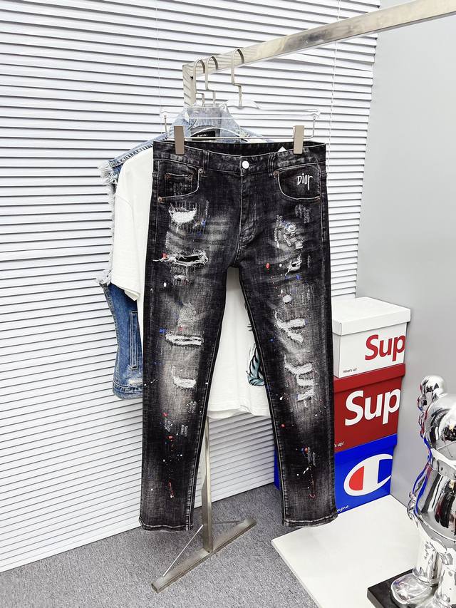 迪奥 2025 春夏款新品 专柜有售 实体店极品牛仔裤专柜原版1:1好货，适合各个年龄段。市场最高版本的欧洲进口面料。舒适柔软亲肤，上身效果超级棒时尚百搭，笔挺