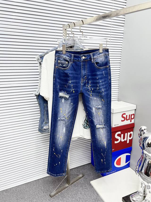 芬迪 2025 春夏款新品 专柜有售 实体店极品牛仔裤专柜原版1:1好货，适合各个年龄段。市场最高版本的欧洲进口面料。舒适柔软亲肤，上身效果超级棒时尚百搭，笔挺