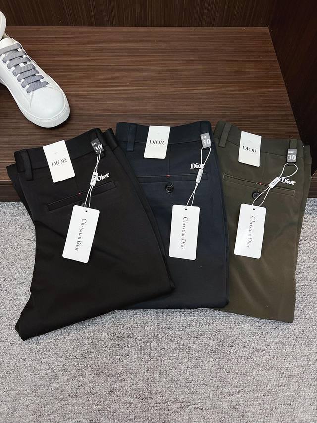 迪奥 新款来袭2025春夏新款新品 专柜有售 实体店极品休闲裤专柜原版1:1好货，适合各个年龄段。市场最高版本的欧洲进口面料。舒适柔软亲肤，上身效果超级棒时尚百