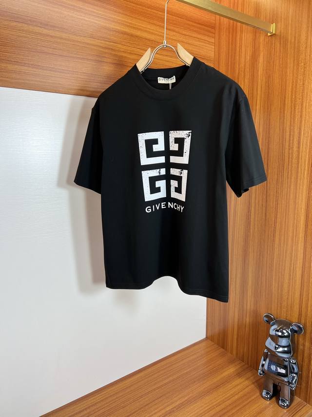 Give 纪梵希 2025春夏新品 三标齐全 圆领纯棉短袖T恤 好货不用过多介绍 看细节 专柜码数：M-Xxxl 175 140建议L