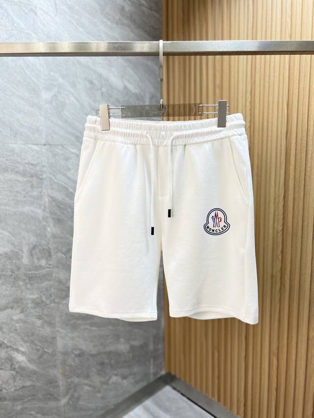上衣 裤子 Moncler 蒙口 2025春夏新品 三标齐全 松紧带五分休闲裤短裤 好货不用过多介绍 看细节 专柜码数：M-Xxxl 175 140上身建议L