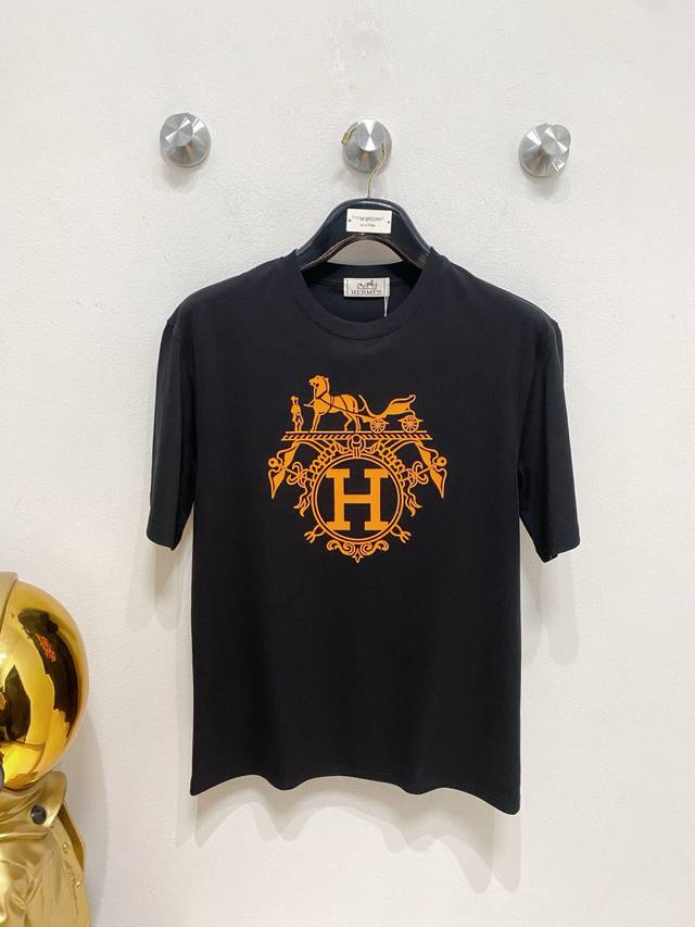 Hermes 爱马仕 2025年春夏新品上新 三标齐全 丝光棉圆领短袖T恤 好货不用过多介绍 看细节 专柜码数：M-Xxxl 175 140建议L，