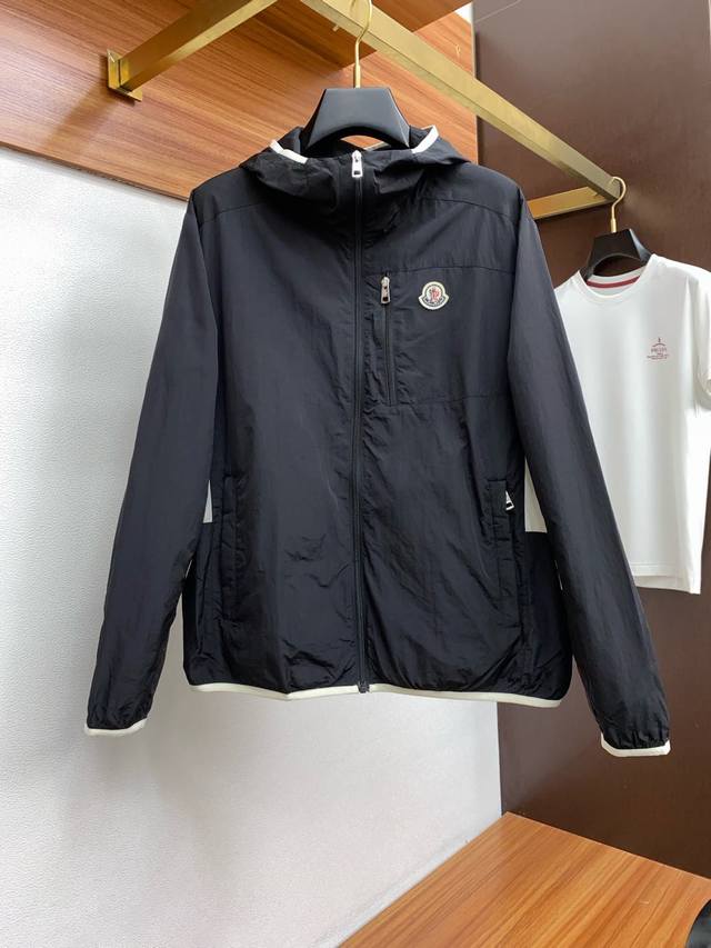 蒙口 25新品连帽外套 时尚帅气，简约百搭款 定制原版面料 不仅挺括 保持潮流的廓形，又穿着舒适，纱织更细腻，码数M-3Xl