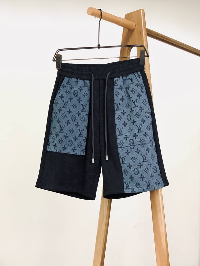 Louisvuitton 路易威登 2025Ss春夏新品 老花拼接抽绳短裤。 时尚系列，独特拼料设计，抽绳短裤 订纱开始订染和订纺。 国内某大厂出口日本 和供应