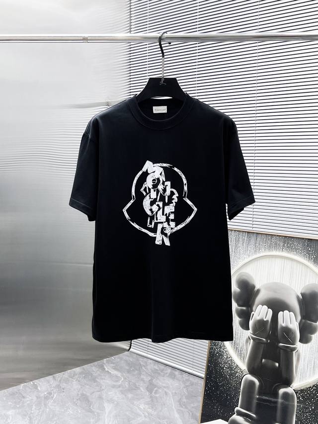 蒙口 Moncler 2025Ss新款 半袖 体恤 短袖 宽松版 圆领 T恤，高端版本！专柜定制面料 透气舒适度高，细节无可挑剔，品牌元素设计理念，体现高品质。