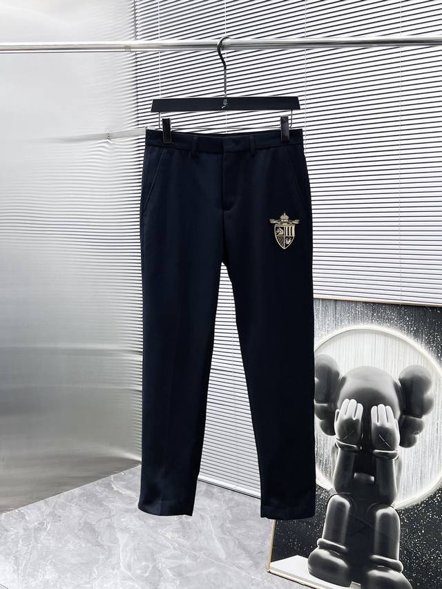芬迪 Fendi 2025Ss春秋新款 西裤 九分裤 休闲裤，高端版本！专柜定制面料 透气舒适度高，细节无可挑剔，品牌元素设计理念，体现高品质。手感细腻柔软！呈