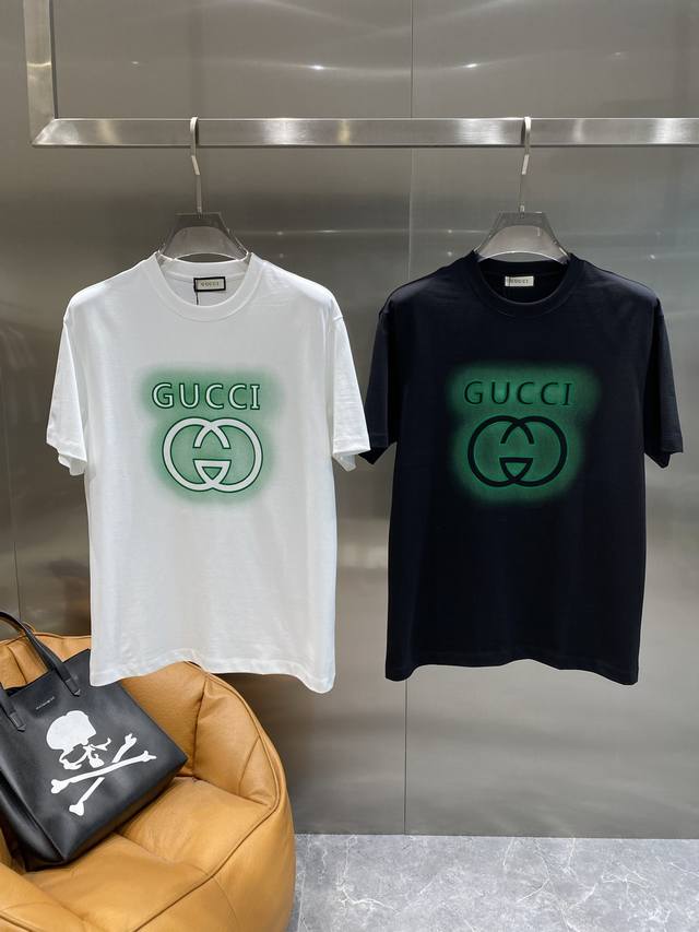 古家 Gucci 荧光绿T把暗夜潮酷经典荧光绿渐变 Logo 自带发光感，版型是微宽松M-3Xl隔天