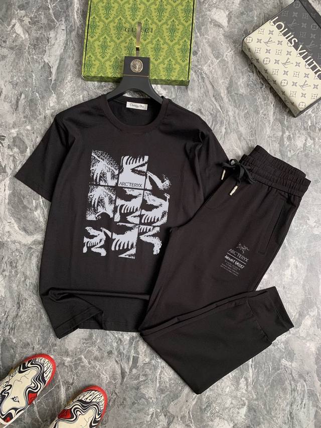 直 Arcteryx 始祖鸟 胖子福音 2025官网同款.世界知名奢侈品牌.夏季男士 双丝光 高品质货套装 采用进口原单面料 ，当季时尚潮流款，百搭爆款。简洁大
