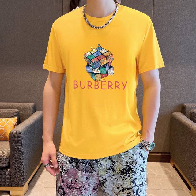 直 品牌 Burberry巴宝莉 胖子福音 原单男士休闲短袖T恤，2025春夏新品，定制胸前顶级Logo 工艺、搭配整件细节 品质及剪裁设计都堪称一流，定制进口