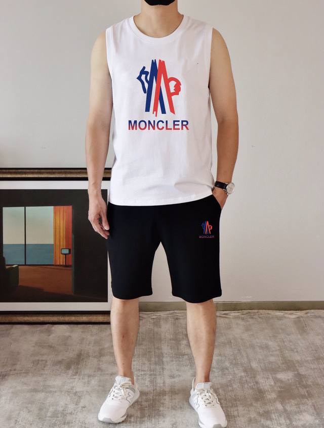直 品牌 Moncler 蒙口 2025春夏季新品背心套装，经典简约款式 任何人都可以轻松驾驶 进口定制丝光棉面料 手软舒适有型 吸汗透气 ，胸前经典品牌字母L
