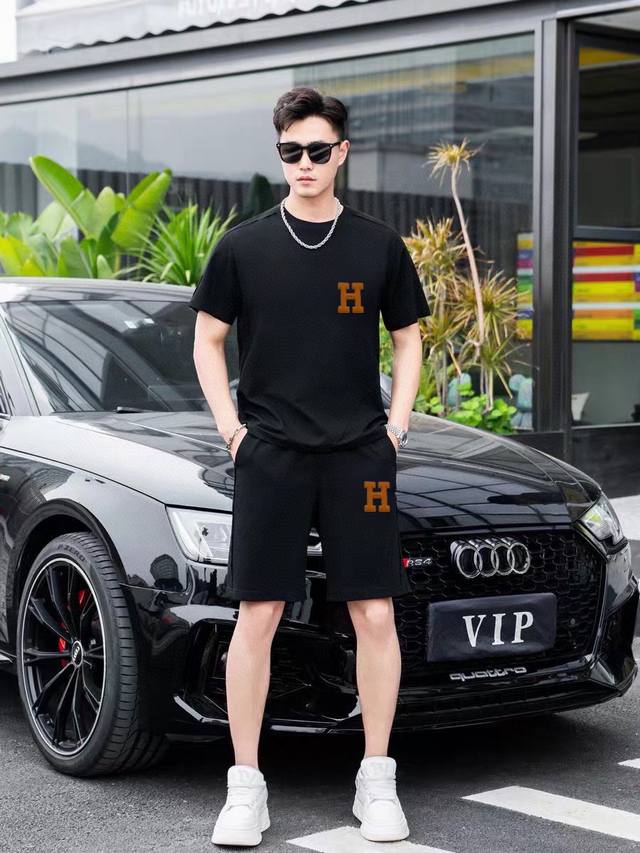 直 品牌 Hermes 爱马仕 2025新款男士短袖短裤套装！官网同步销售！市面高端版本！手感细腻柔软！让你穿着更加舒适！立体裁剪版型超赞！尺码:M-5Xl 下