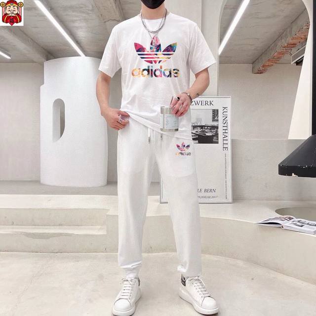 直 Adidas阿迪达斯 胖子福音 2025官网同款.世界知名奢侈品牌.夏季男士 双丝光 高品质货套装 采用进口原单面料 ，当季时尚潮流款，百搭爆款。简洁大方，