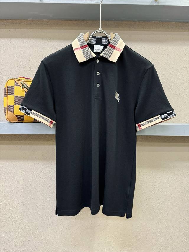 Burberry巴宝莉 2025官方春夏新款 专柜同步上市 男士翻领短袖Polo衫，高端主线系列，进口丝光珠地棉面料，质感一流，亲肤性极佳，触感丝滑细腻，时尚三