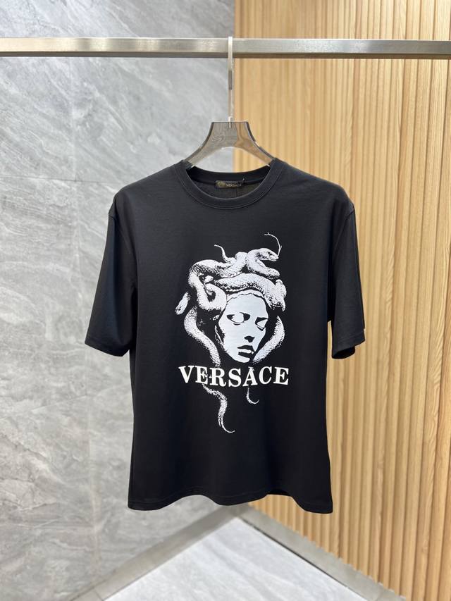 Versace 范思哲 2025年春夏新品上新 三标齐全 丝光棉圆领短袖T恤 好货不用过多介绍 看细节 专柜码数：M-Xxxl 175 140建议L