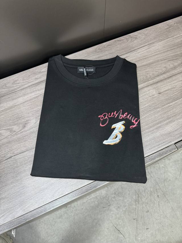 春夏新款圆领短袖. 重磅来袭.多种手绘工艺.每一件都是手工绘画完成.及其耗时. 男女情侣款高端必备. 上身效果舒适 码数S-2Xl U