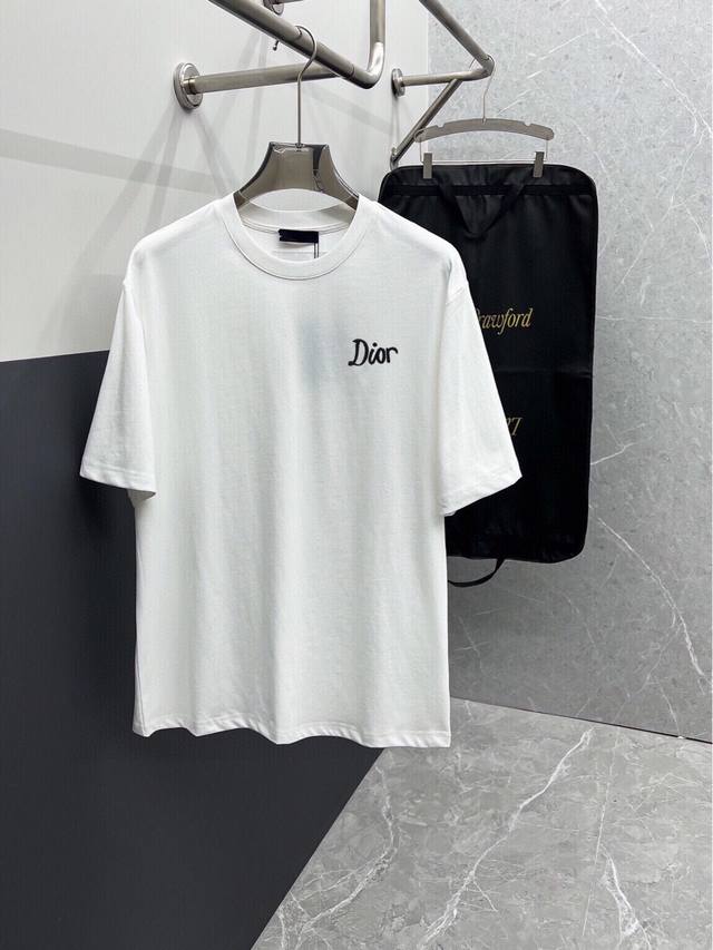 迪奥 2630Ss新款短袖T恤，定制进口原版丝光面料！经典Logo设计，简单大方得体 时尚不失个性 上身休闲随性 内搭单穿皆可 彰显大牌气质。尺码：M～3Xl