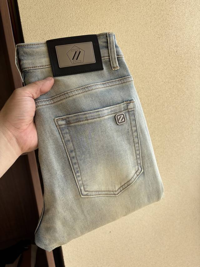 杰尼亚 Ss夏季新款休闲牛仔裤，高端品质，面料超级柔软舒适 小直筒版型，上身修长，万能搭配款 码数：28，29，30，31，32，33，34，36，38，直筒裤