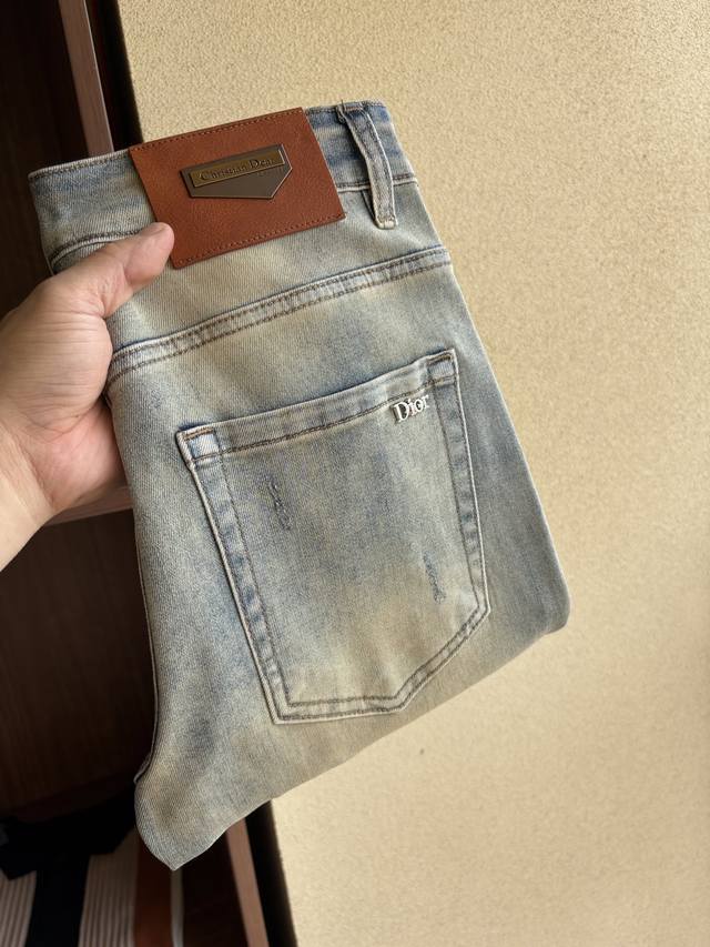 Dior Ss夏季新款休闲牛仔裤，高端品质，面料超级柔软舒适 小直筒版型，上身修长，万能搭配款 码数：28，29，30，31，32，33，34，36，38，直筒