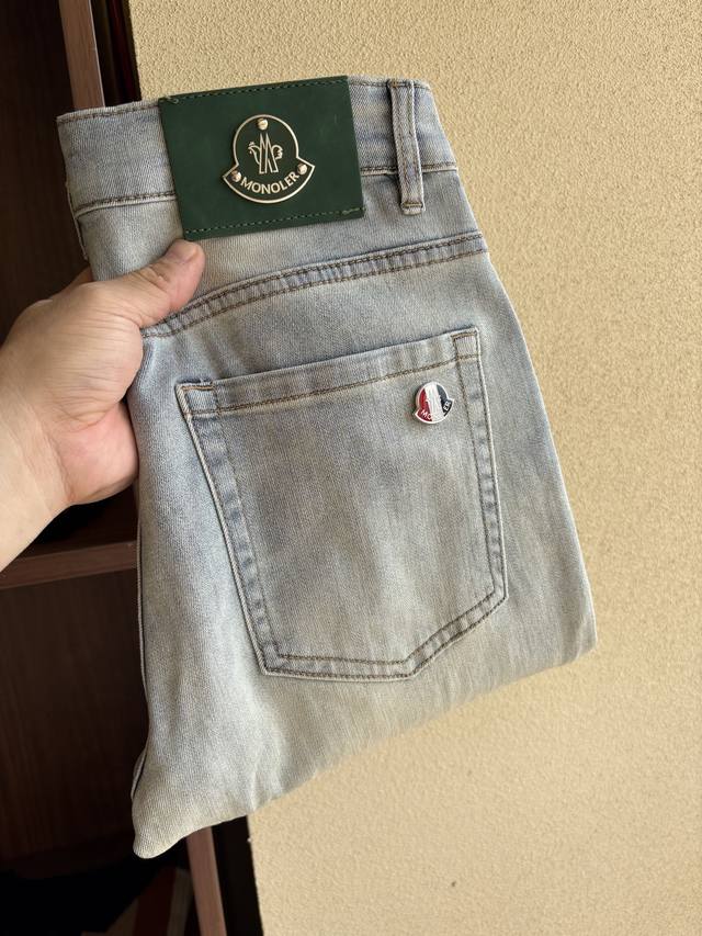 蒙口 Ss夏季新款休闲牛仔裤，高端品质，面料超级柔软舒适 小直筒版型，上身修长，万能搭配款 码数：28，29，30，31，32，33，34，36，38，直筒裤
