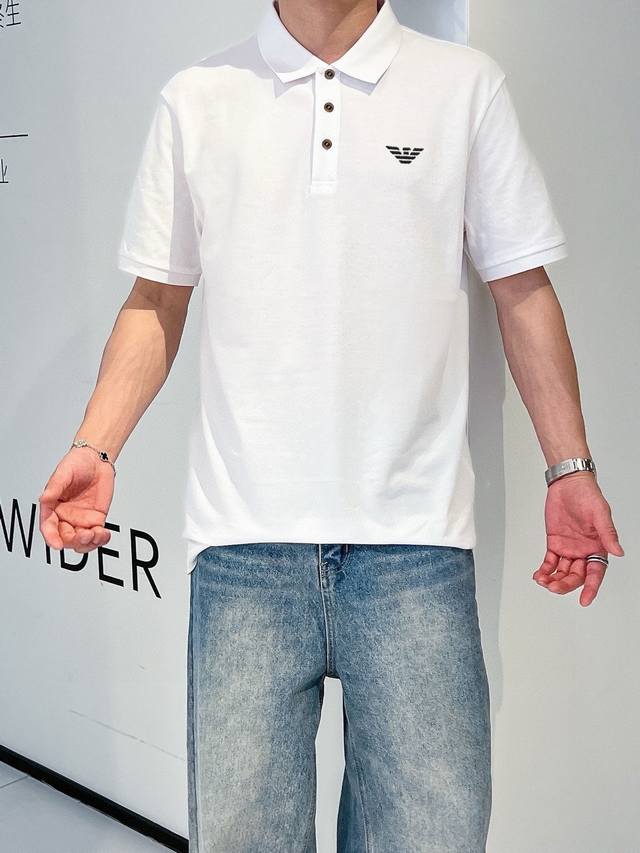 阿玛尼 小刺绣 2025夏季男士新款翻领短袖Polo衫，定制面料 透气舒适度高，细节无可挑剔，品牌元素设计理念，体现高品质。手感细腻柔软！呈现休闲裁剪，上身版型