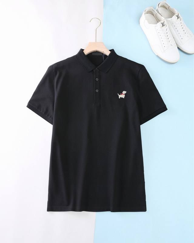 T B 小刺绣 2025夏季男士新款翻领短袖Polo衫，定制面料 透气舒适度高，细节无可挑剔，品牌元素设计理念，体现高品质。手感细腻柔软！呈现休闲裁剪，上身版型