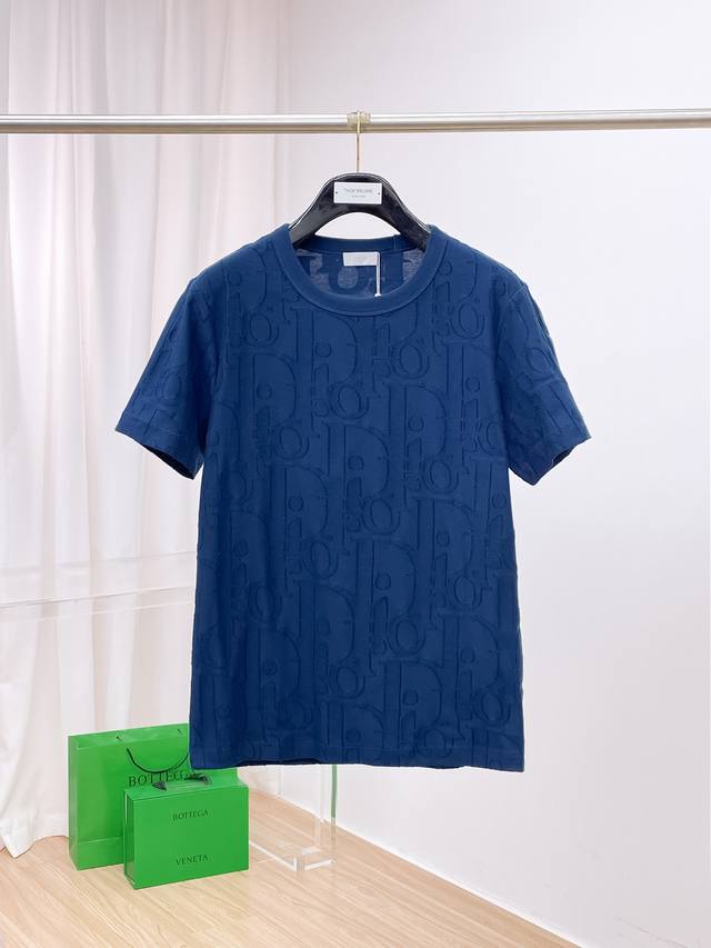 迪奥 夏季新品，高标准定制，上身非常有型，客供辅料，客供进口高档面料质感非常细腻，细节工艺精湛考究，塑造性极高的一款单品，任何时装都可以搭配，版型超级好 潮男必