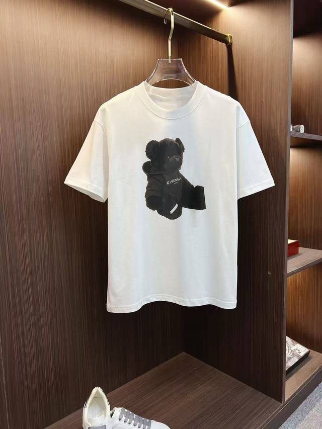 纪梵希 2025早春新款首发专柜最新款短袖圆领T恤 高端订制 设计前卫时尚！高端定制高支棉面料.手感柔软.穿着舒适.专柜级别精致车线.做工精细.上身效果无敌帅气