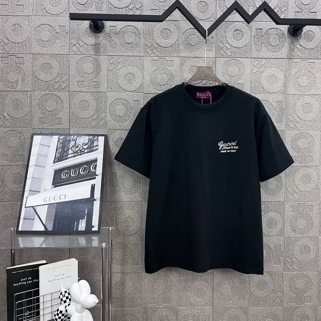 Gucci 古驰 精品 字母Logo标识立体胶工艺 330克圆领短袖T恤高克重 洗水面料 1:1原版开模 Logo标识精致升级，灵感源自八十年代复古 原版面料