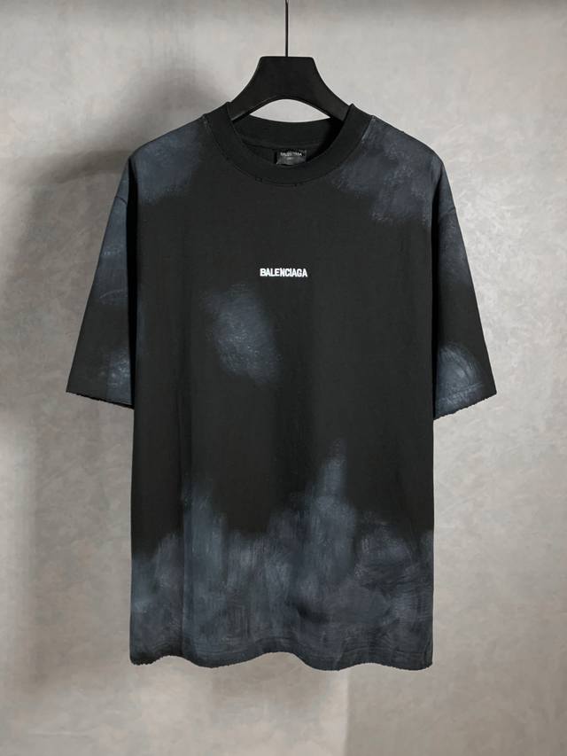 高品质 Balenciga 巴黎世家 前后刺绣字母圆领短袖T恤 采用纯棉柔软面料，采用磨破工艺手绘工艺 对色定染面料，采用绣花工艺 潮流感十足，定染纯棉面料，O