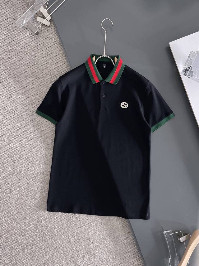 古奇 2025Ss夏季新款字母Logo男士翻领Polo衫！经典商务男款，高端男装的天花板级别的商务男款！简约时尚大气不失优雅，单穿内搭体面过人，品质控 细节控的