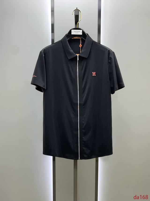 爱马仕 高端商务 白领 单位人士必入单品！ 无痕压胶冰丝休闲商务短袖衬衫，科技面料，冰丝无痕，体感非常棒，手感顺滑质感很棒！弹性好，无任何束缚感，面料自带透气网