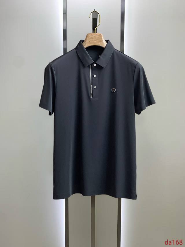 Boss 高端商务 白领 单位人士必入单品！ 无痕压胶冰丝休闲商务短袖Polo，科技面料，冰丝无痕，体感非常棒，手感顺滑质感很棒！弹性好，无任何束缚感，面料自带