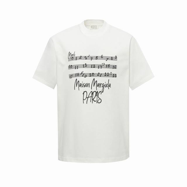 Mm6 马吉拉25Ss音符字母数字印花T恤短袖 Logo标识精致升级，灵感源自八十年代复古原版面料官方同款短袖T恤 定制280克同缸染面料手感非常舒服春夏砖柜同