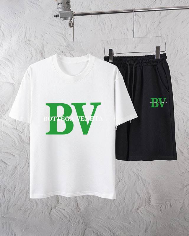 直 品牌 Bv 2025新款男士短袖短裤套装！官网同步销售！市面高端版本！手感细腻柔软！让你穿着更加舒适！立体裁剪版型超赞！尺码:M-5Xl 下单请报身高体重