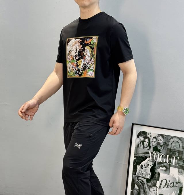 Herme*爱马25S夏季新款丝光棉短袖.高版本推荐！胸前色彩印花图腾绽放别样风格，高温烫画工艺.叠加烫钻.图形整体更丰富，立体感更强.......客供190G