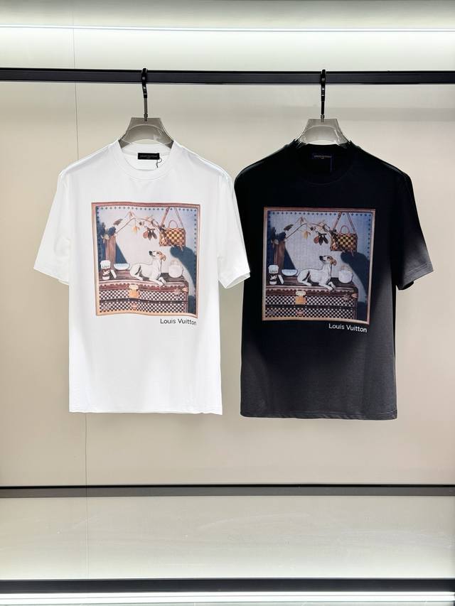 Louis Vuitton 路易威登，2025夏季最新款，专柜同步有售，原单狠货，时尚休闲圆领短袖T恤，上身很有特点！吸睛而有亮点，进口原版面料，顶级刺绣工艺字